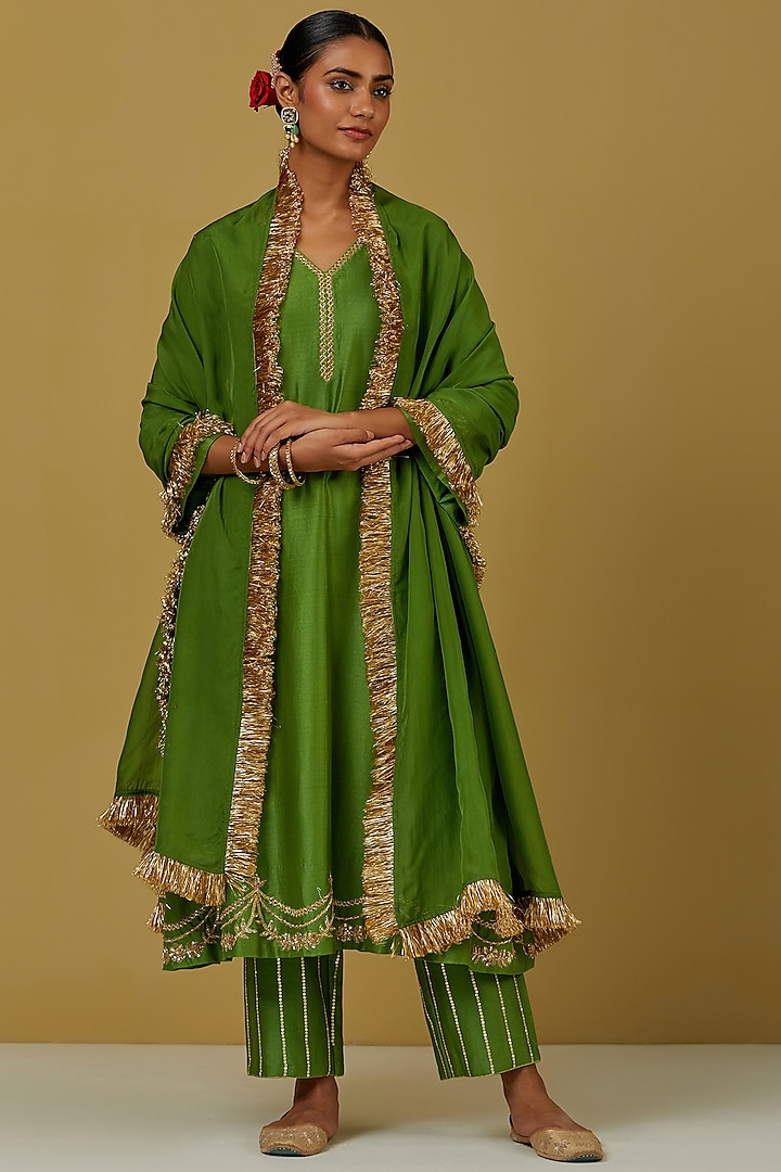 Green Embroidered Kurta Set by Ikshita Choudhary