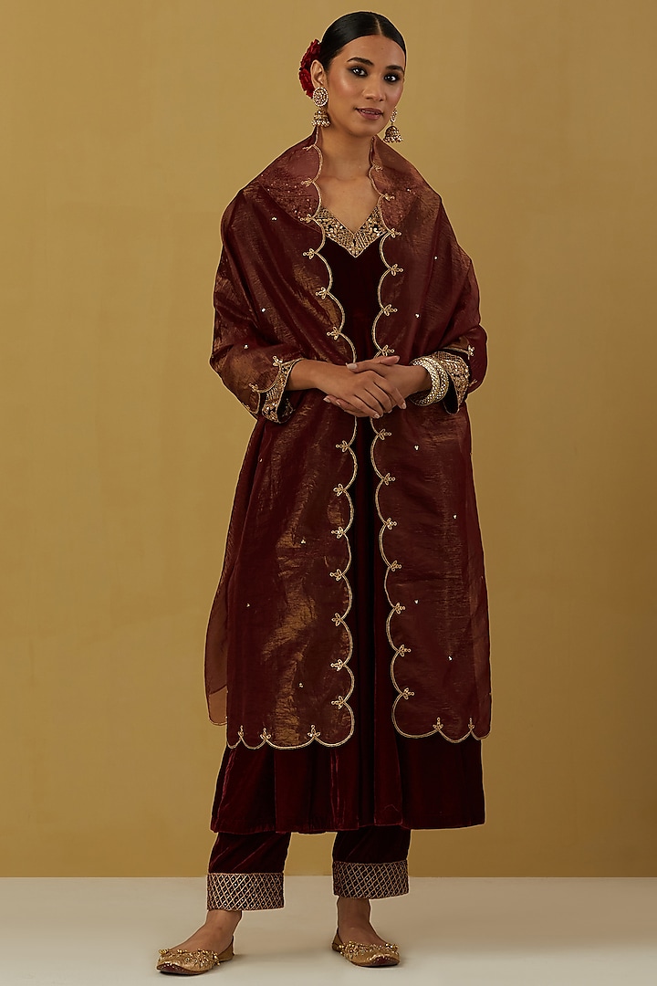 Maroon Embroidered Kurta Set by Ikshita Choudhary