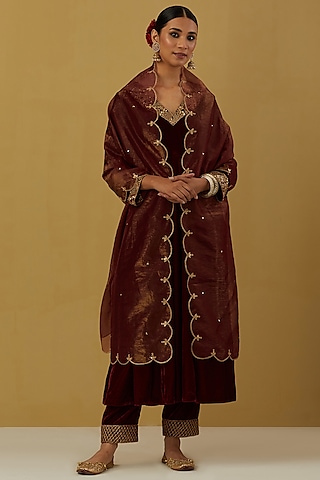 Maroon Embroidered Kurta Set by Ikshita Choudhary