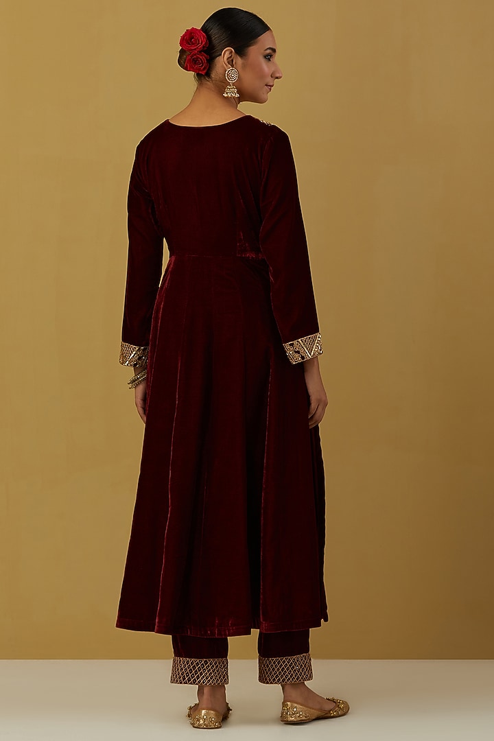 Maroon Embroidered Kurta Set by Ikshita Choudhary at Pernia's Pop Up Shop