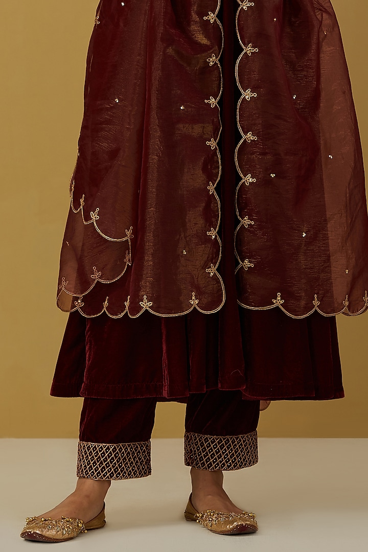 Maroon Embroidered Kurta Set by Ikshita Choudhary at Pernia's Pop Up Shop