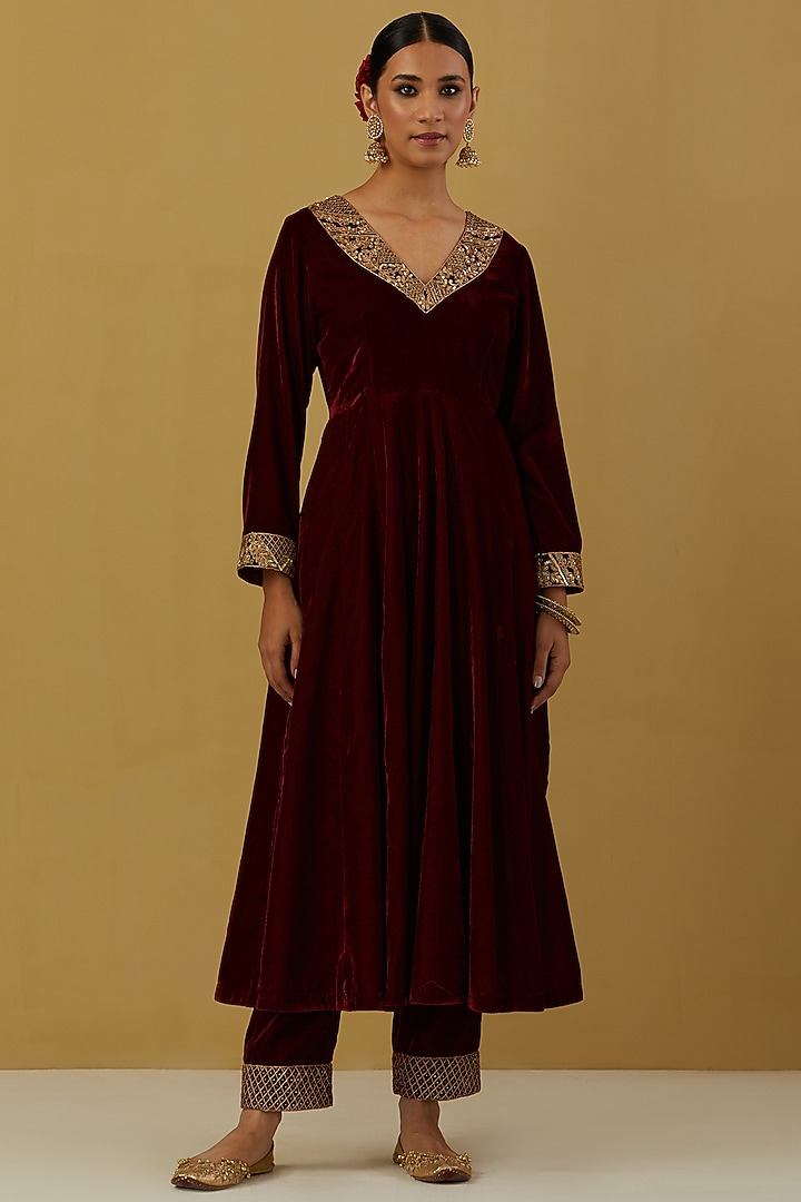 Maroon Embroidered Kurta Set by Ikshita Choudhary at Pernia's Pop Up Shop