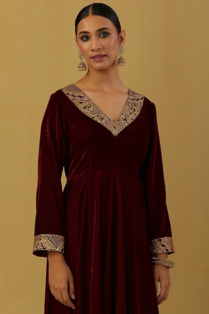 Maroon Embroidered Kurta Set by Ikshita Choudhary at Pernia's Pop Up Shop
