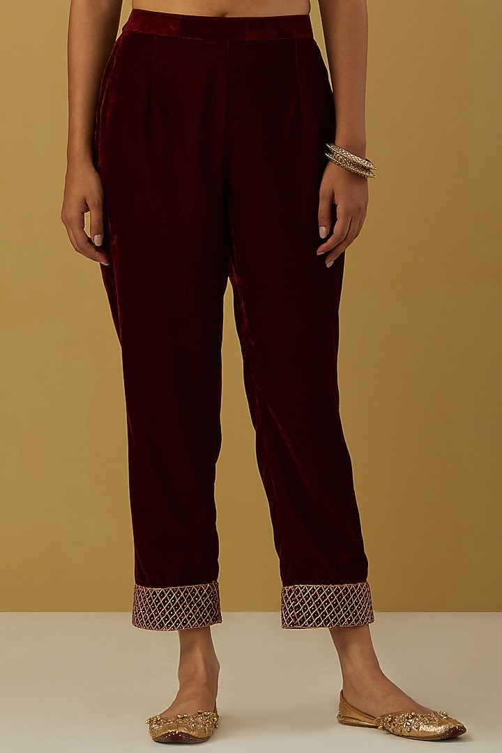 Maroon Embroidered Kurta Set by Ikshita Choudhary at Pernia's Pop Up Shop