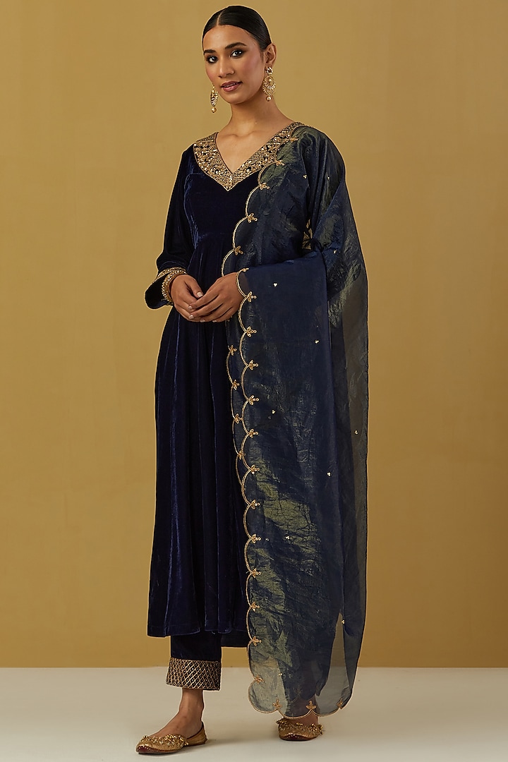 Blue Silk Velvet Kurta Set by Ikshita Choudhary