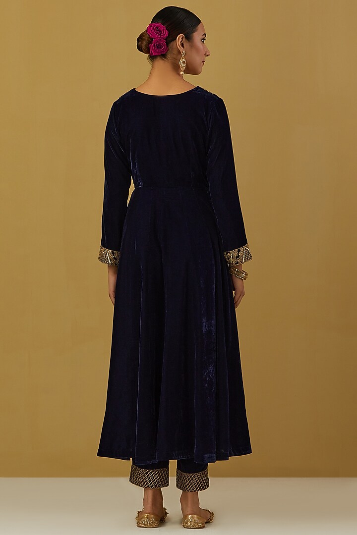 Blue Silk Velvet Kurta Set by Ikshita Choudhary at Pernia's Pop Up Shop