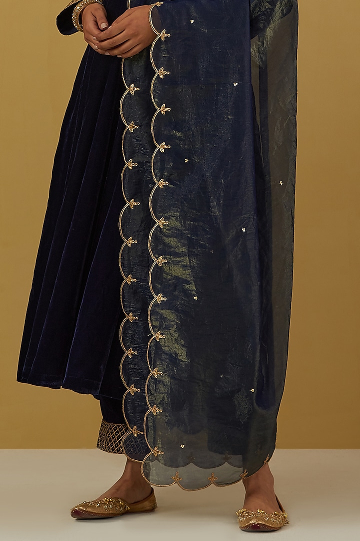 Blue Silk Velvet Kurta Set by Ikshita Choudhary at Pernia's Pop Up Shop