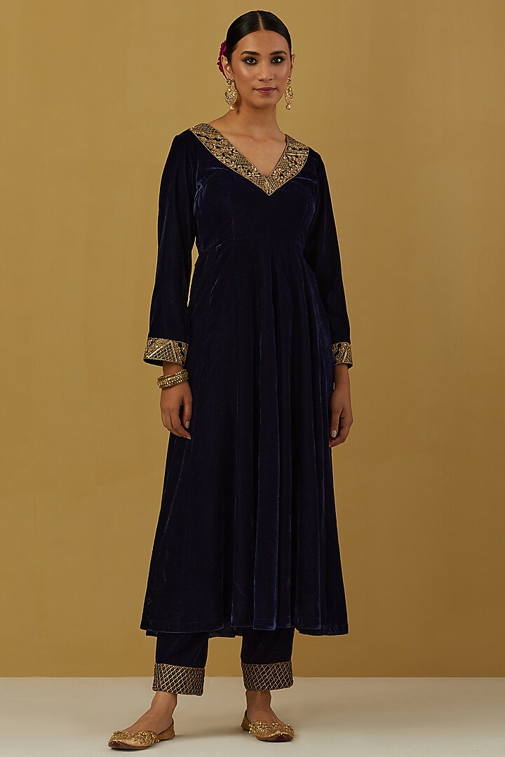 Blue Silk Velvet Kurta Set by Ikshita Choudhary at Pernia's Pop Up Shop