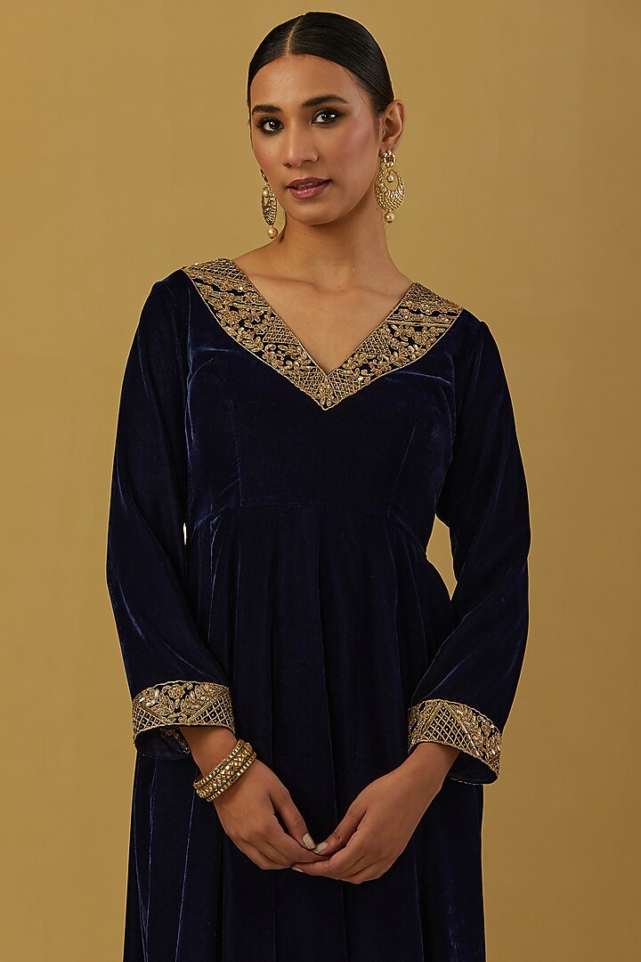 Blue Silk Velvet Kurta Set by Ikshita Choudhary at Pernia's Pop Up Shop