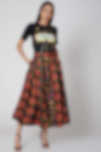 Maroon Embroidered Skirt by Manish Arora