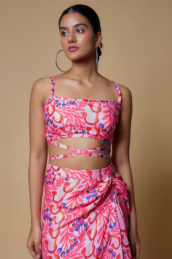 Pink Organza Floral leaf Printed Cape Set by Izzumi Mehta at Pernia's Pop Up Shop