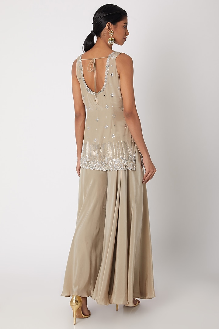 Olive Green Embroidered Kurta Set by Izzumi Mehta at Pernia's Pop Up Shop