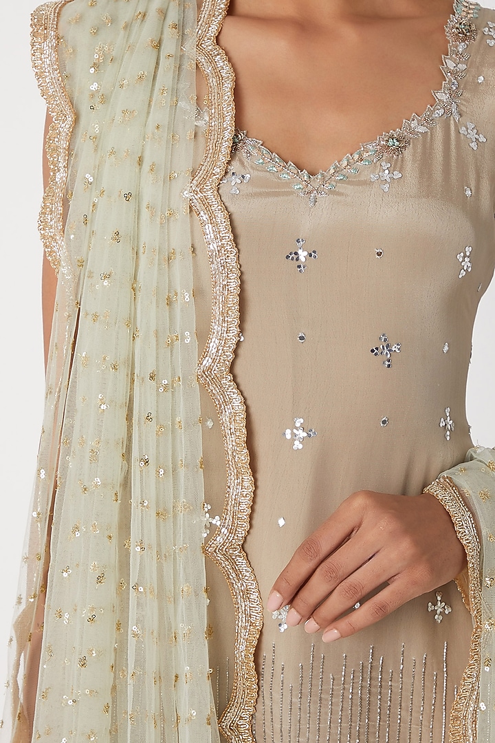 Olive Green Embroidered Kurta Set by Izzumi Mehta at Pernia's Pop Up Shop