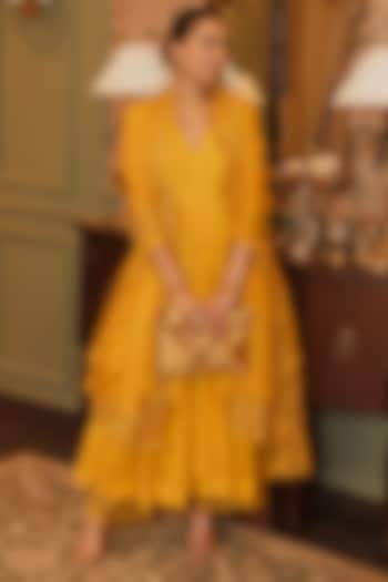 Mustard Tissue Chanderi Resham Embroidered Kurta Set by Charu Makkar at Pernia's Pop Up Shop