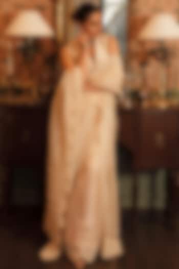 Pearl White Silk Organza Machine Embroidered Wedding Saree Set by Charu Makkar at Pernia's Pop Up Shop