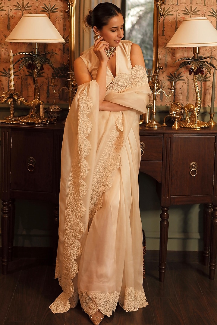 Pearl White Silk Organza Machine Embroidered Wedding Saree Set by Charu Makkar at Pernia's Pop Up Shop