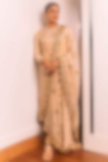 Gold Tissue Hand Embroidered Kurta Set by Arpita Mehta at Pernia's Pop Up Shop