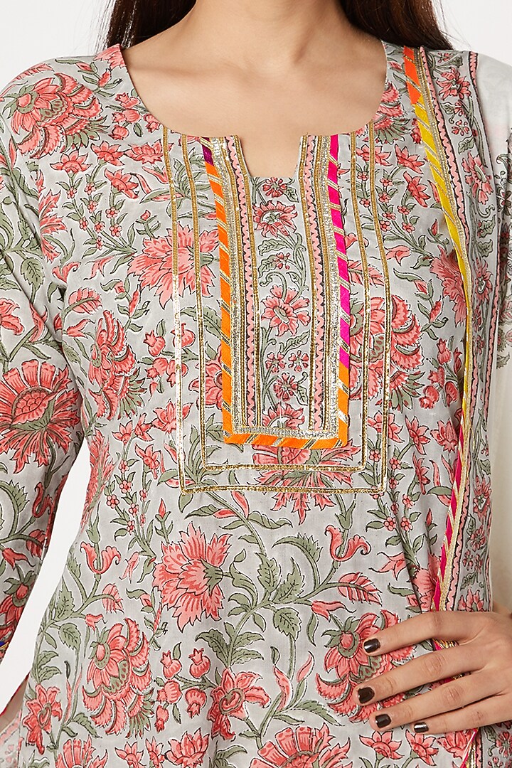 Grey & Red Floral Printed Straight Kurta Set by Inara Jaipur at Pernia's Pop Up Shop