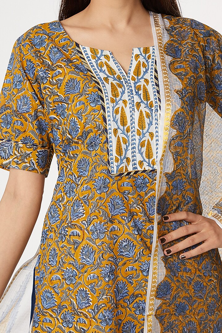 Mehendi Green & Purple Floral Printed Straight Kurta Set by Inara Jaipur at Pernia's Pop Up Shop