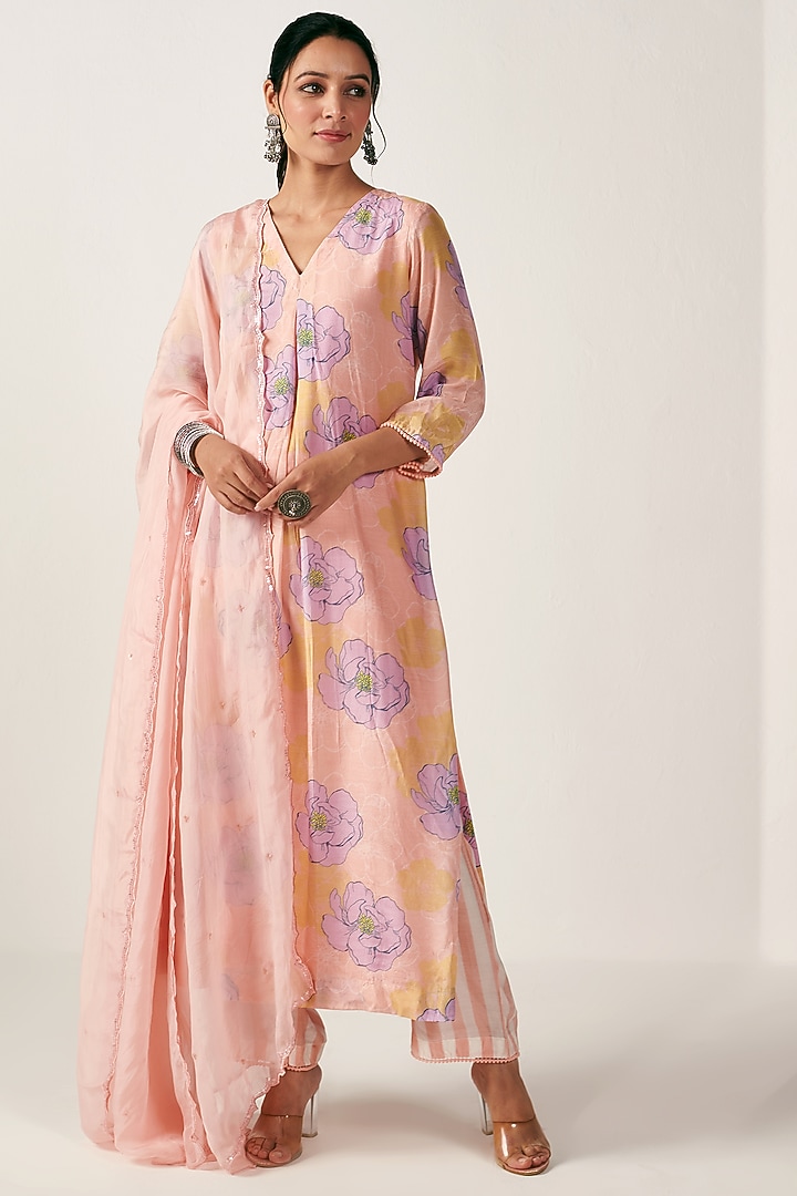Blush Pink Cotton Silk Floral Printed Kurta Set by Blooming Threads at Pernia's Pop Up Shop