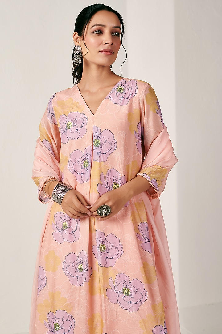 Blush Pink Cotton Silk Floral Printed Kurta Set by Blooming Threads at Pernia's Pop Up Shop