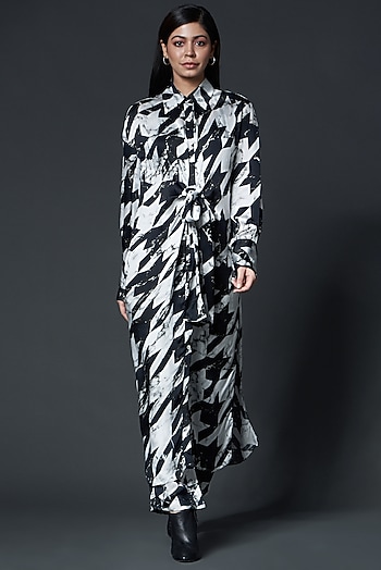 Black & White Printed Knotted Shirt by Inca at Pernia's Pop Up Shop
