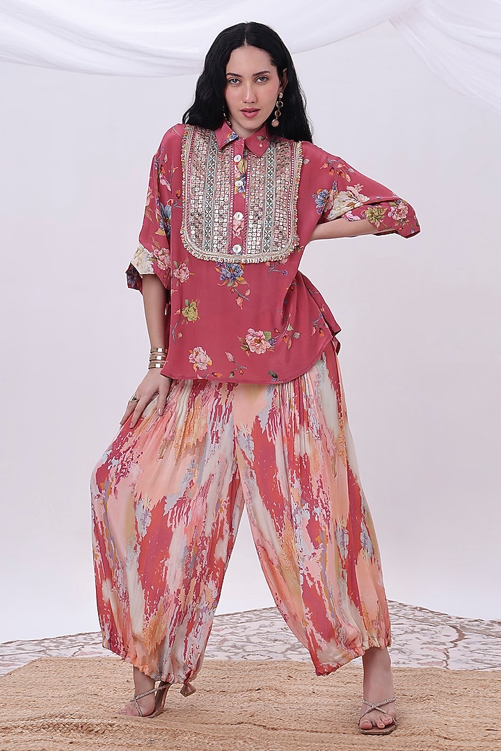 Peach Crepe Floral Embroidered Kurta Set by Inddivogue at Pernia's Pop Up Shop