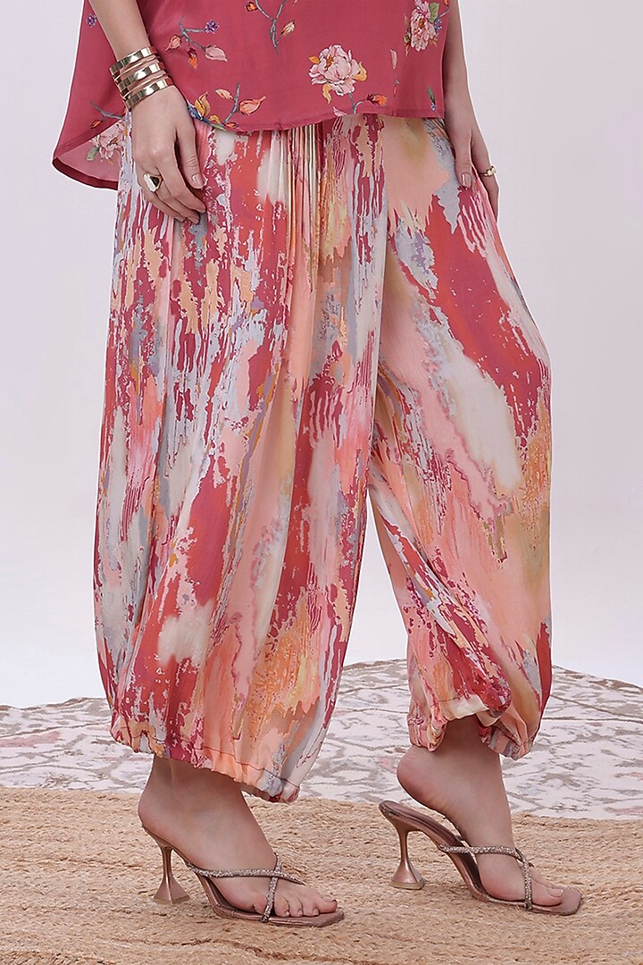 Peach Crepe Floral Embroidered Kurta Set by Inddivogue at Pernia's Pop Up Shop