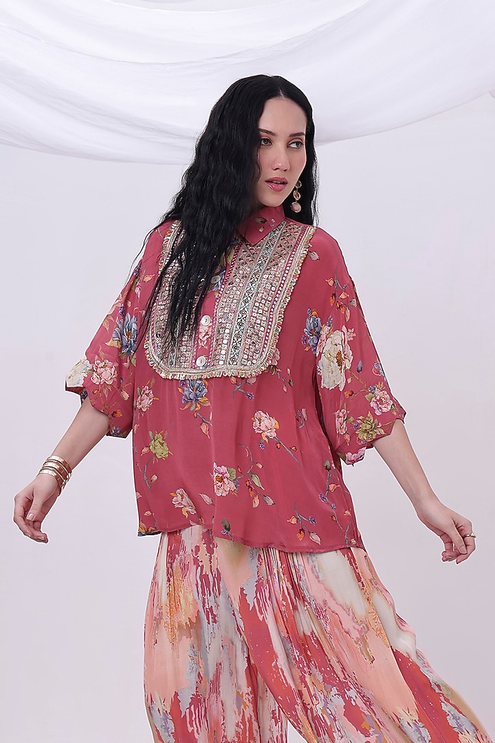 Peach Crepe Floral Embroidered Kurta Set by Inddivogue at Pernia's Pop Up Shop