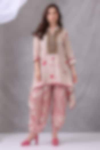 Cream & Pink Gajji Silk Floral Embroidered CO-Ord Set by Inddivogue at Pernia's Pop Up Shop