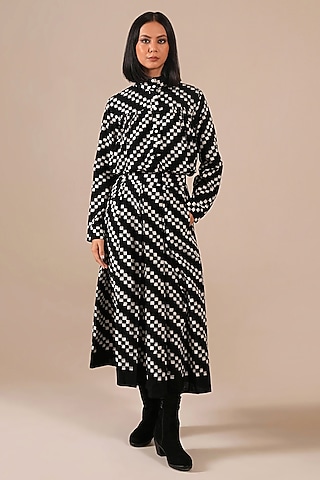 Black Handwoven Jamdani & Cotton Gathered Skirt Set by Indigo Dreams