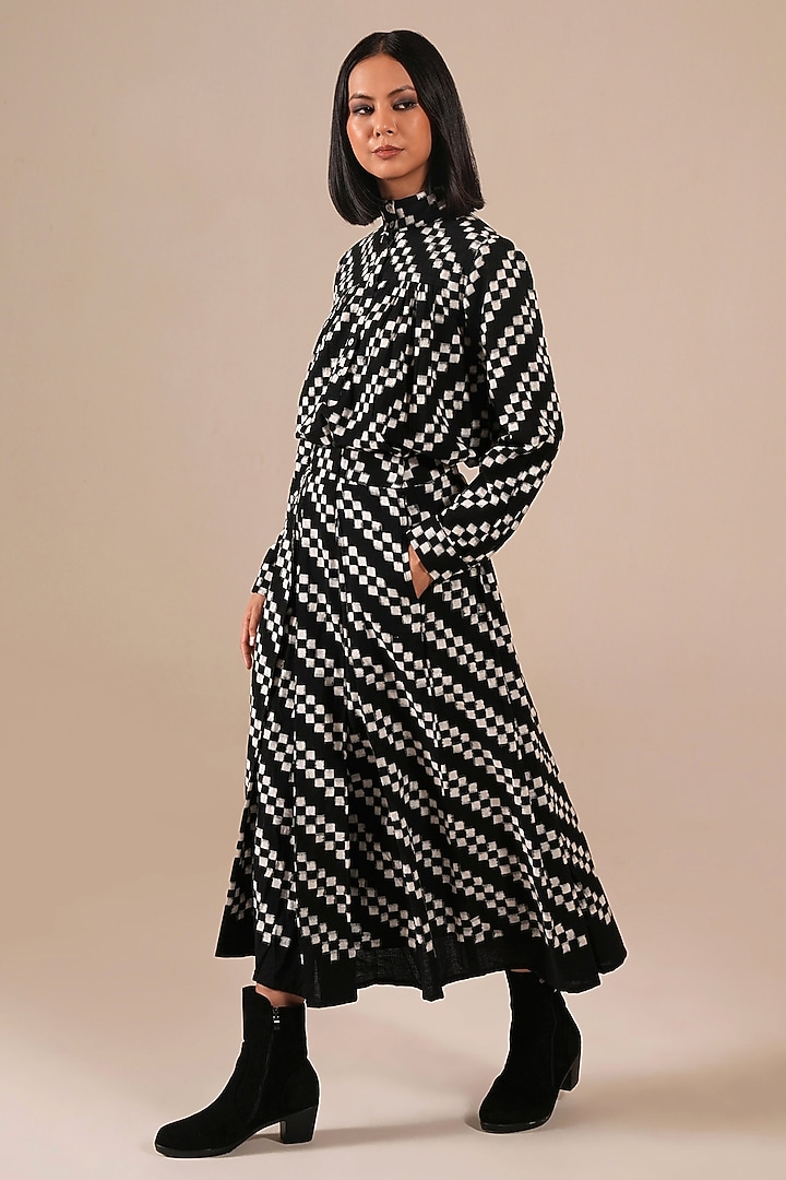 Black Handwoven Jamdani & Cotton Gathered Skirt Set by Indigo Dreams at Pernia's Pop Up Shop