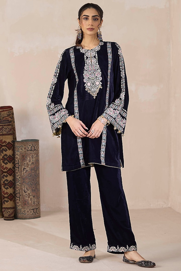 Blue Velvet Thread & Zari Embroidered Kashmiri Kurta Set by Inej at Pernia's Pop Up Shop