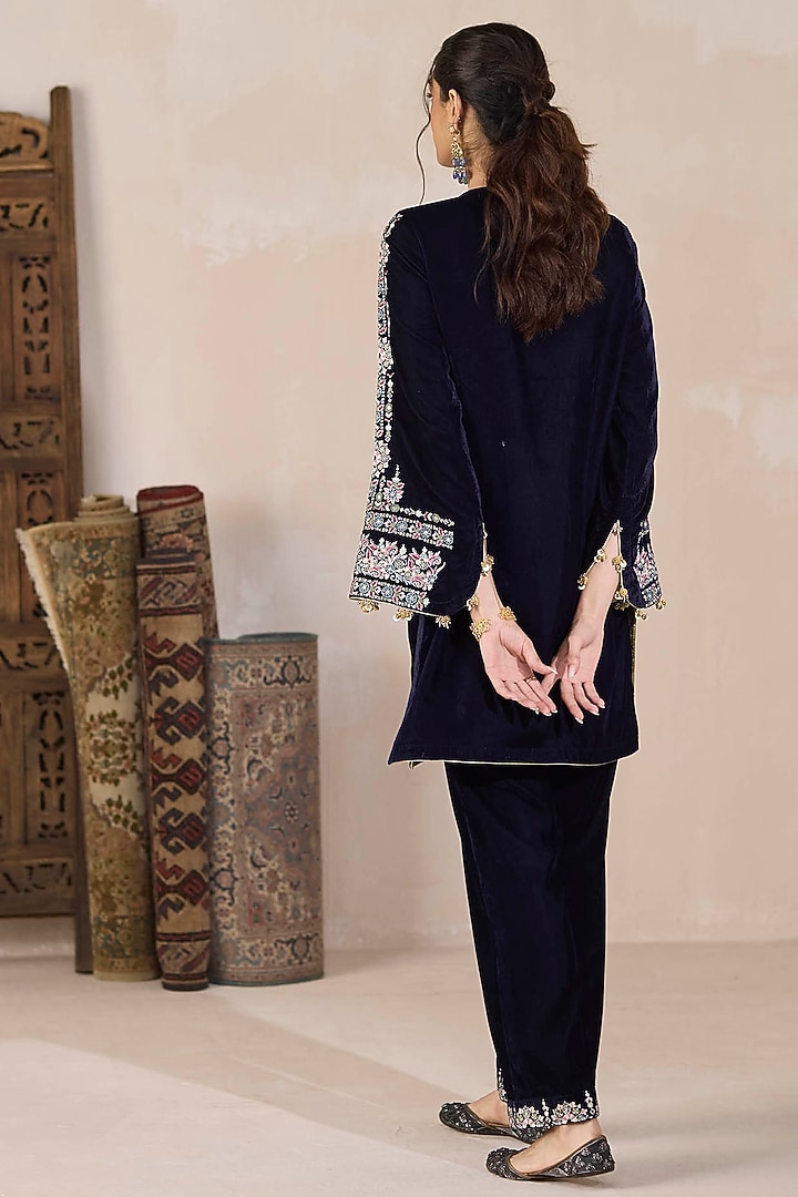 Blue Velvet Thread & Zari Embroidered Kashmiri Kurta Set by Inej at Pernia's Pop Up Shop