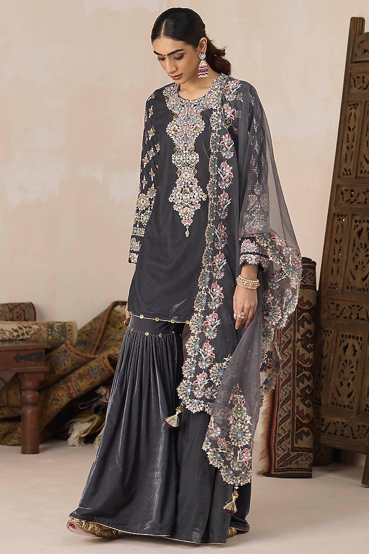Grey Organza Embroidered Dupatta by Inej at Pernia's Pop Up Shop