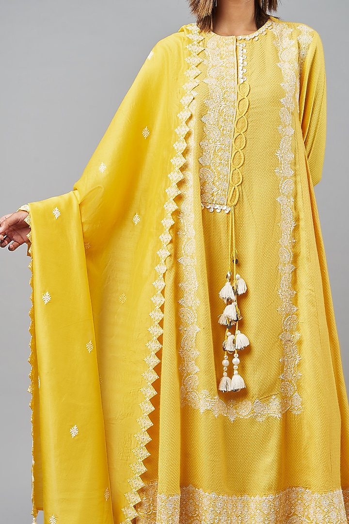 Yellow Rayon Flex Embroidered Kurta Set by Inej at Pernia's Pop Up Shop