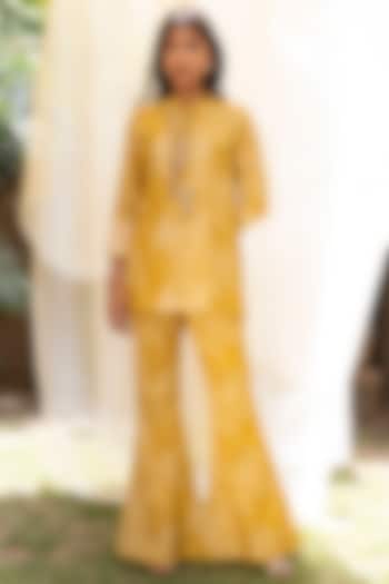 Mustard Aari Embroidered Co-Ord Set by Inej at Pernia's Pop Up Shop