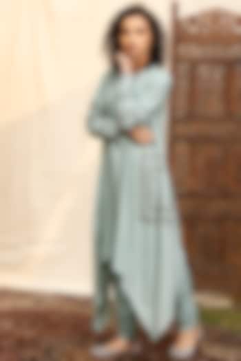 Turquoise Aari Embroidered Kurta Set by Inej at Pernia's Pop Up Shop