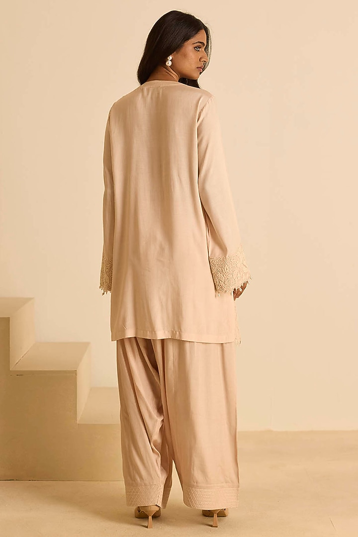 Peach Cotton Silk Dori Embroidered Kashmiri Short Kurta Set by Inej at Pernia's Pop Up Shop