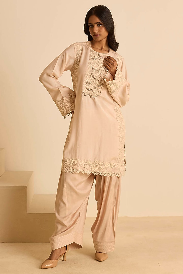 Peach Cotton Silk Dori Embroidered Kashmiri Short Kurta Set by Inej at Pernia's Pop Up Shop