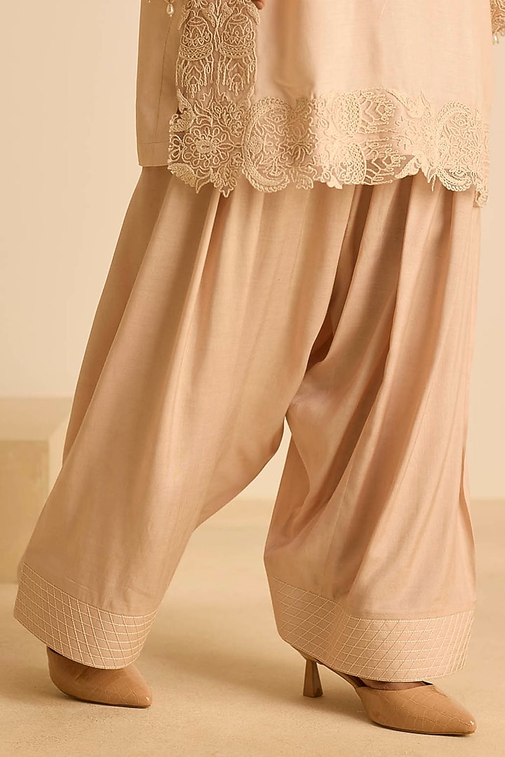 Peach Cotton Silk Dori Embroidered Kashmiri Short Kurta Set by Inej at Pernia's Pop Up Shop