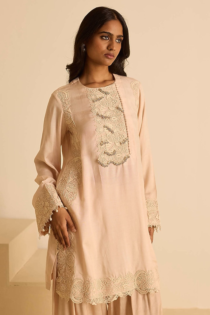 Peach Cotton Silk Dori Embroidered Kashmiri Short Kurta Set by Inej at Pernia's Pop Up Shop