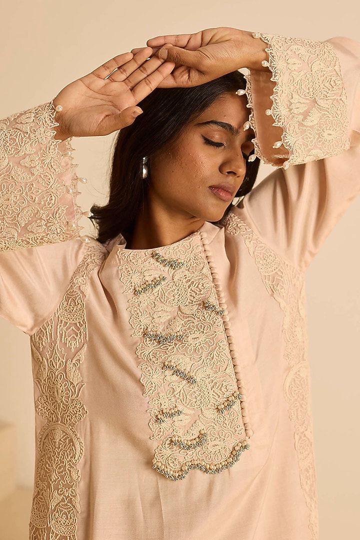Peach Cotton Silk Dori Embroidered Kashmiri Short Kurta Set by Inej at Pernia's Pop Up Shop
