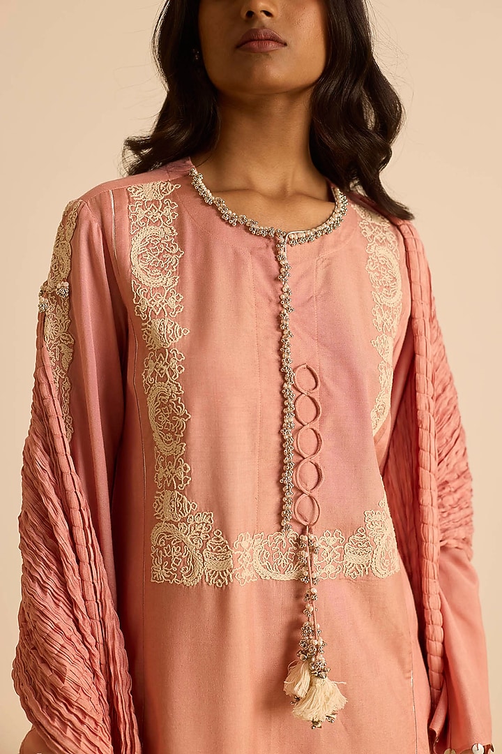 Pink Cotton Silk Dori Embroidered Straight Kurta Set by Inej at Pernia's Pop Up Shop