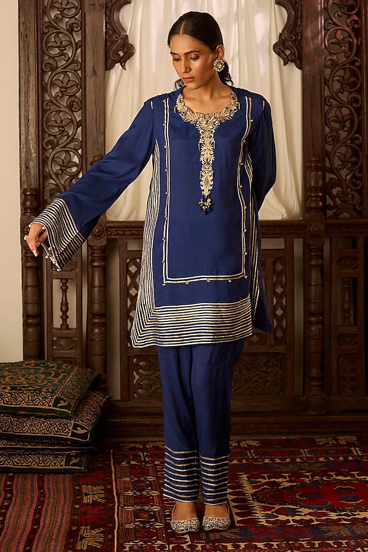 Navy Blue Cotton Silk Zari & Thread Embroidered Kashmiri Kurta Set by Inej at Pernia's Pop Up Shop