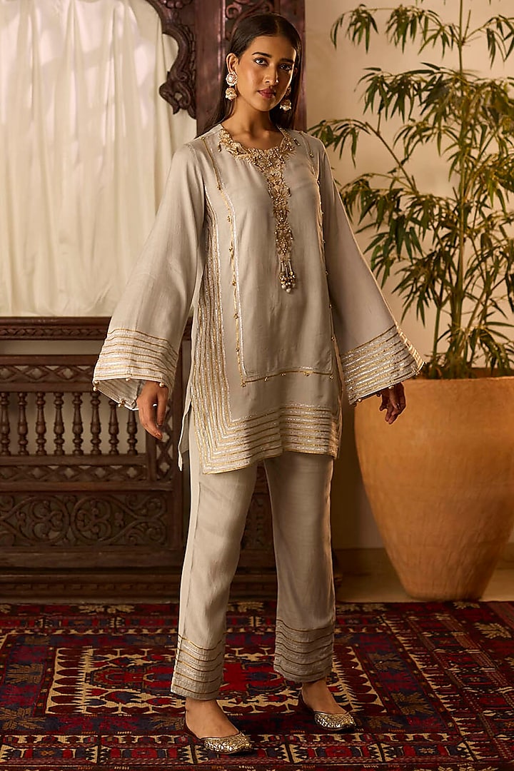 Silver Grey Cotton Silk Zari & Thread Embroidered Kashmiri Kurta Set by Inej at Pernia's Pop Up Shop