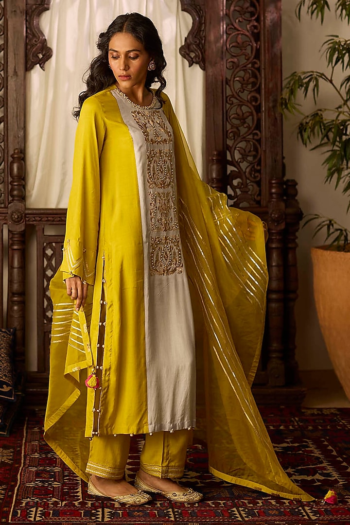 Mustard & Grey Cotton Silk Thread Embroidered Kurta Set by Inej at Pernia's Pop Up Shop