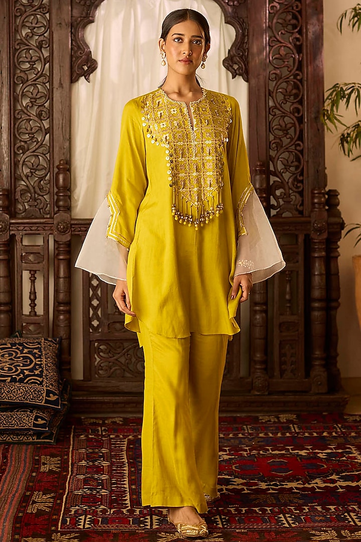 Mustard Cotton Silk Zari & Thread Embroidered High-Low Kurta Set by Inej at Pernia's Pop Up Shop