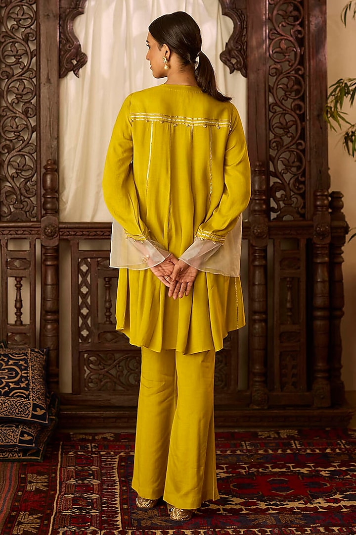 Mustard Cotton Silk Zari & Thread Embroidered High-Low Kurta Set by Inej at Pernia's Pop Up Shop