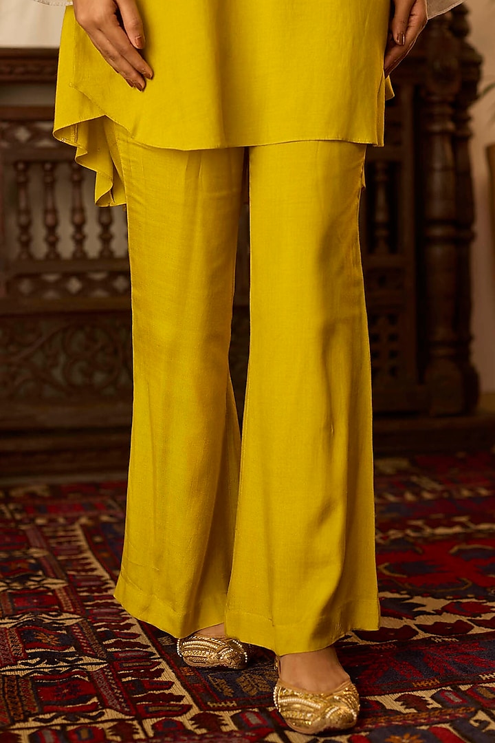 Mustard Cotton Silk Zari & Thread Embroidered High-Low Kurta Set by Inej at Pernia's Pop Up Shop